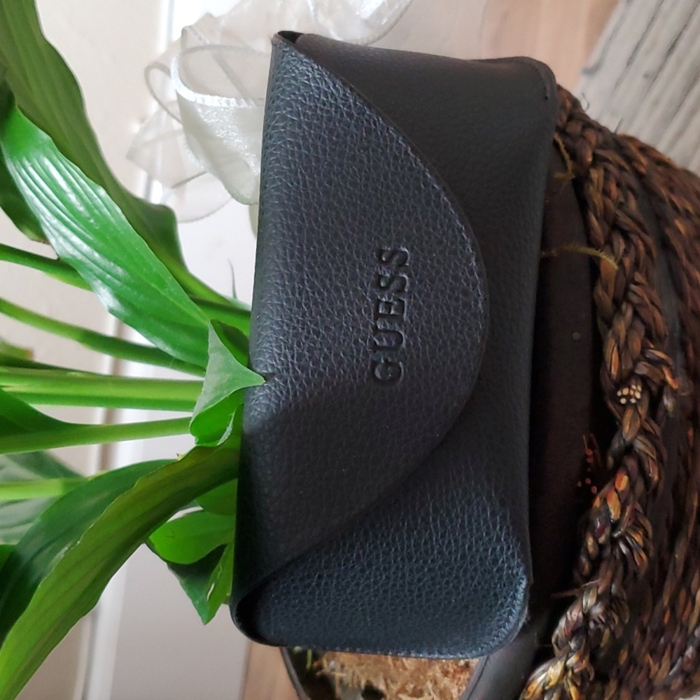Guess sunglasses/glasses case